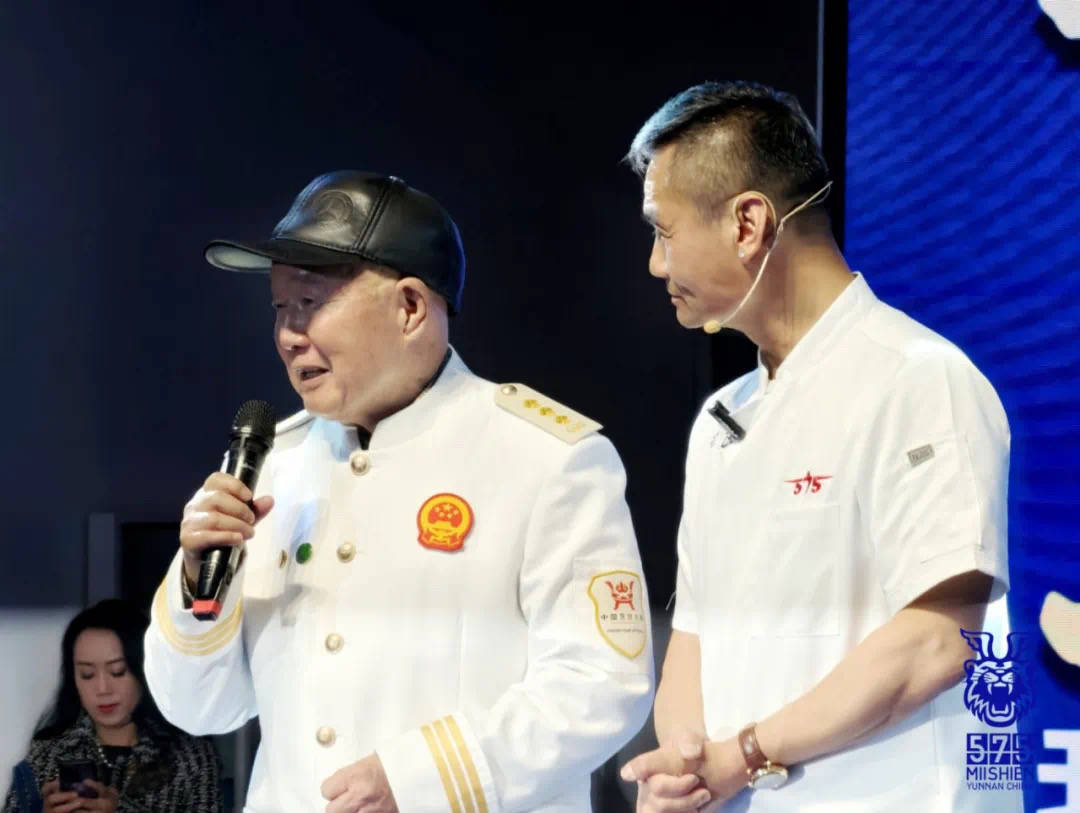 的云南过桥米线回昆举办品鉴会冰球突破正规网站在旧金山走红(图5)