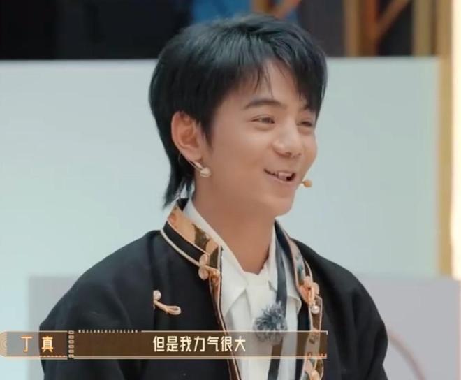资本一个向左一个向右冰球突破游戏丁真和(图11)